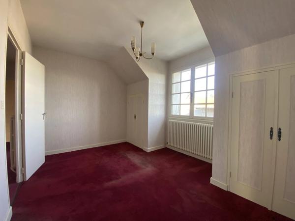 Vente                                                      Maison
                        
                     5 pièces                      237 m2                     à Varennes-Vauzelles