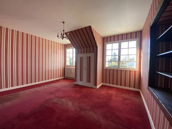 Vente                                                      Maison
                        
                     5 pièces                      237 m2                     à Varennes-Vauzelles