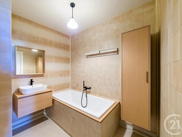 Appartement F3 à vendre  3 pièces - 63,44 m 2   FRESNES  - 94