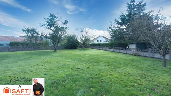 Pavillon 7 pièces de 149 m2 sur deux niveaux et sous-sol complet.Terrain de 2860 m2 clos et arboré.