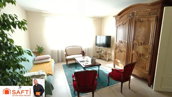 Pavillon 7 pièces de 149 m2 sur deux niveaux et sous-sol complet.Terrain de 2860 m2 clos et arboré.