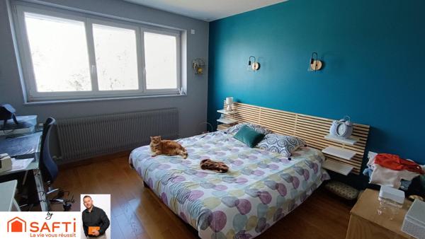 Pavillon 7 pièces de 149 m2 sur deux niveaux et sous-sol complet.Terrain de 2860 m2 clos et arboré.