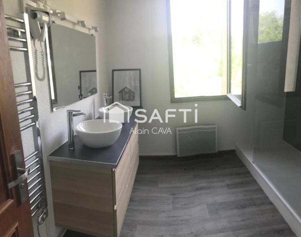 Hotel restaurant de 400m² sur 1045m² de terrain avec pisicine et cabanes insolites