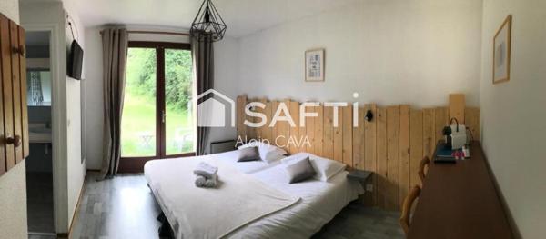 Hotel restaurant de 400m² sur 1045m² de terrain avec pisicine et cabanes insolites