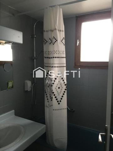 Hotel restaurant de 400m² sur 1045m² de terrain avec pisicine et cabanes insolites