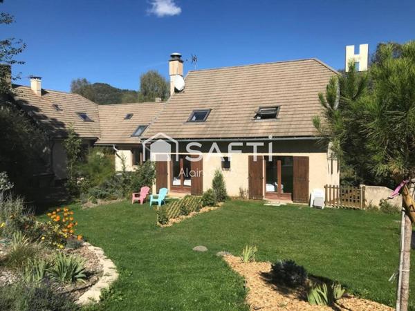 Hotel restaurant de 400m² sur 1045m² de terrain avec pisicine et cabanes insolites