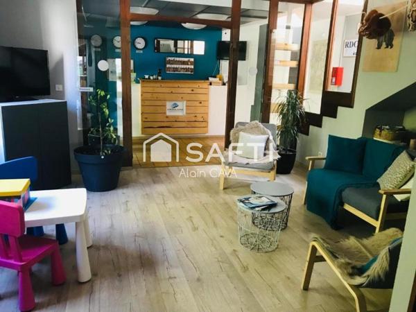 Hotel restaurant de 400m² sur 1045m² de terrain avec pisicine et cabanes insolites