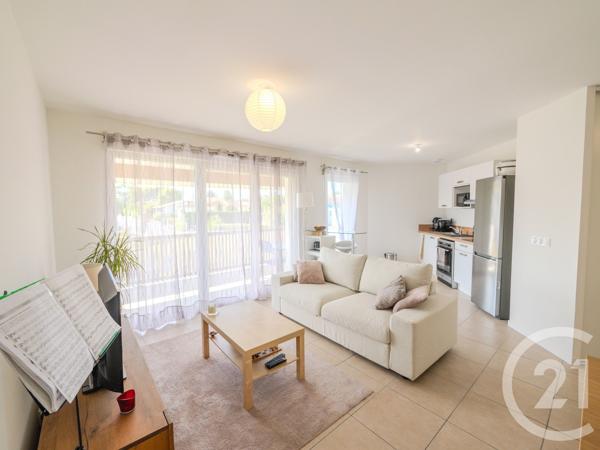 Appartement F3 à vendre  3 pièces - 63,65 m 2   DAX  - 40