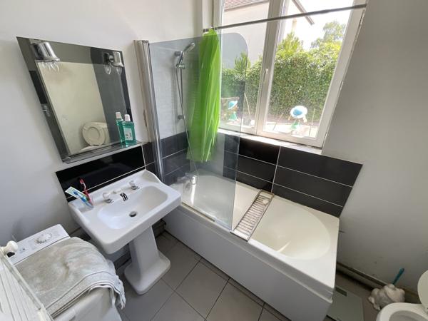 Deux Logements Dans Une Batisses Hors Copropriété