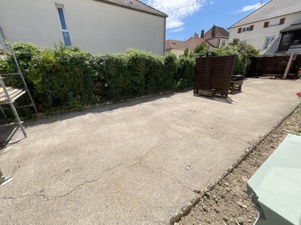 Deux Logements Dans Une Batisses Hors Copropriété