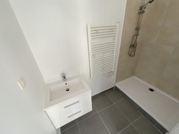 Deux Logements Dans Une Batisses Hors Copropriété