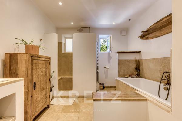 Maison rénovée avec piscine et vue panoramique – 180 m² sur 1 470 m² de terrain