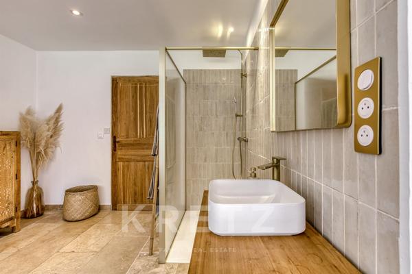 Maison rénovée avec piscine et vue panoramique – 180 m² sur 1 470 m² de terrain