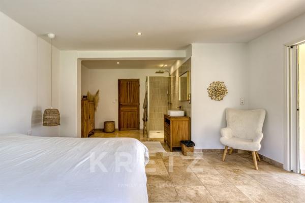 Maison rénovée avec piscine et vue panoramique – 180 m² sur 1 470 m² de terrain