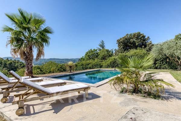 Maison rénovée avec piscine et vue panoramique – 180 m² sur 1 470 m² de terrain
