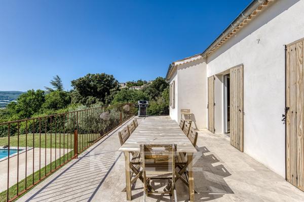 Maison rénovée avec piscine et vue panoramique – 180 m² sur 1 470 m² de terrain
