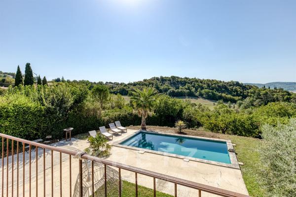 Maison rénovée avec piscine et vue panoramique – 180 m² sur 1 470 m² de terrain