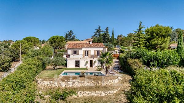 Maison rénovée avec piscine et vue panoramique – 180 m² sur 1 470 m² de terrain