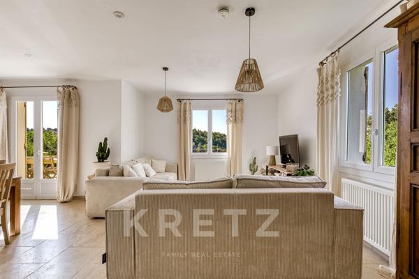Maison rénovée avec piscine et vue panoramique – 180 m² sur 1 470 m² de terrain