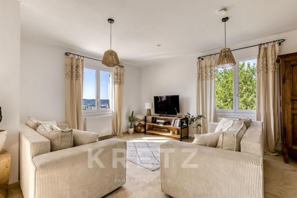 Maison rénovée avec piscine et vue panoramique – 180 m² sur 1 470 m² de terrain