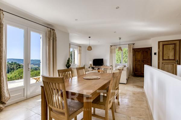 Maison rénovée avec piscine et vue panoramique – 180 m² sur 1 470 m² de terrain