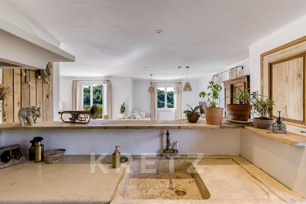 Maison rénovée avec piscine et vue panoramique – 180 m² sur 1 470 m² de terrain