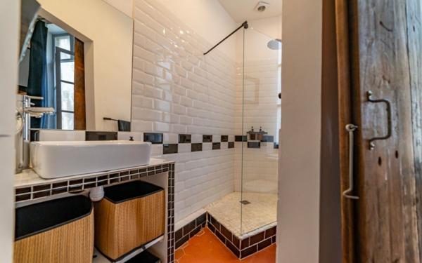 Appartement à vendre    2 pièces •  Nîmes