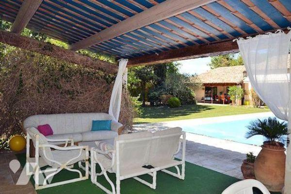 Maison à Vendre à Saint-Martin-de-Crau (13310) dans les Bouches-du-Rhône (13),
Nous vous invit...