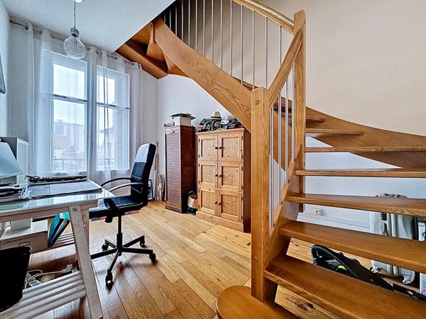 Duplex de caractère _ dernier étage _ 4 chambres _ 3 salles de bains _ balcons _ studio annexe