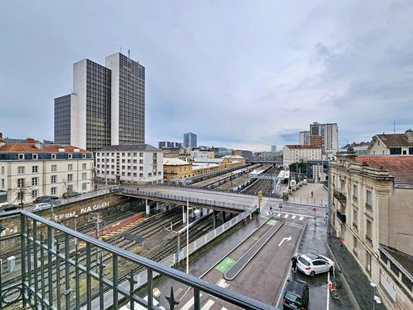 Duplex de caractère _ dernier étage _ 4 chambres _ 3 salles de bains _ balcons _ studio annexe
