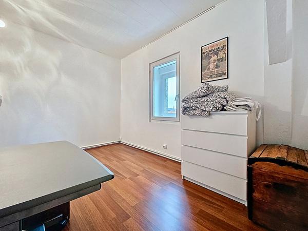 Duplex de caractère _ dernier étage _ 4 chambres _ 3 salles de bains _ balcons _ studio annexe