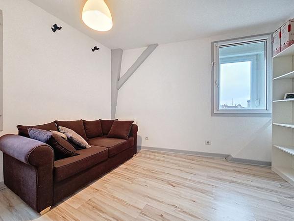 Duplex de caractère _ dernier étage _ 4 chambres _ 3 salles de bains _ balcons _ studio annexe