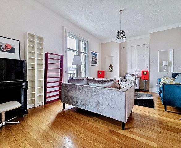 Duplex de caractère _ dernier étage _ 4 chambres _ 3 salles de bains _ balcons _ studio annexe