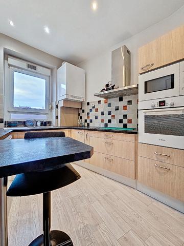 Duplex de caractère _ dernier étage _ 4 chambres _ 3 salles de bains _ balcons _ studio annexe