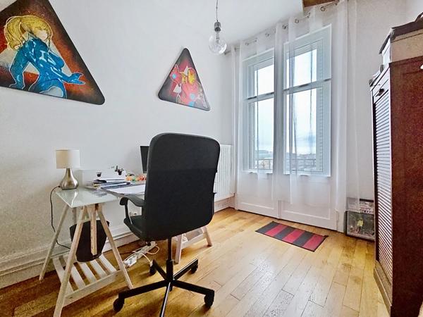 Duplex de caractère _ dernier étage _ 4 chambres _ 3 salles de bains _ balcons _ studio annexe