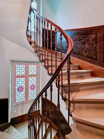 Duplex de caractère _ dernier étage _ 4 chambres _ 3 salles de bains _ balcons _ studio annexe