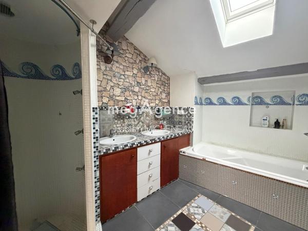 Maison à Cholet, 49300 - 7 pièces 202m²