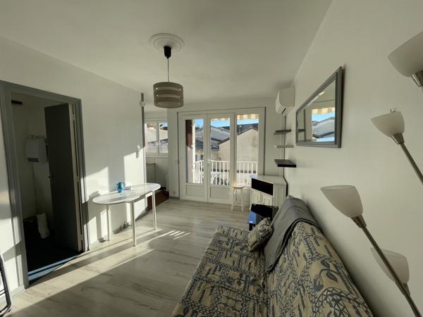Appartement T1, meublé, à louer avec balcon, cave et parking