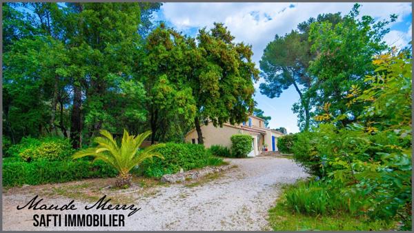 Charmante maison traditionnelle 115 m2 - 4 chambres - garage - terrain arboré de près de 2200 m2