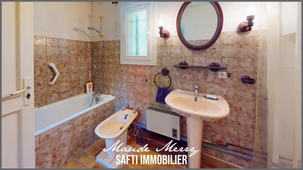 Charmante maison traditionnelle 115 m2 - 4 chambres - garage - terrain arboré de près de 2200 m2