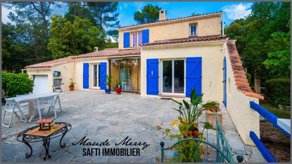 Charmante maison traditionnelle 115 m2 - 4 chambres - garage - terrain arboré de près de 2200 m2