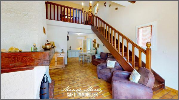 Charmante maison traditionnelle 115 m2 - 4 chambres - garage - terrain arboré de près de 2200 m2