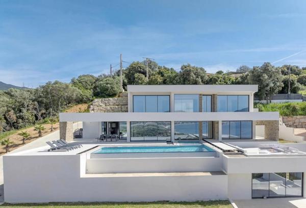 Propriété contemporaine récente avec vue mer et piscine – Porticcio Grosseto-Prugna (20128)