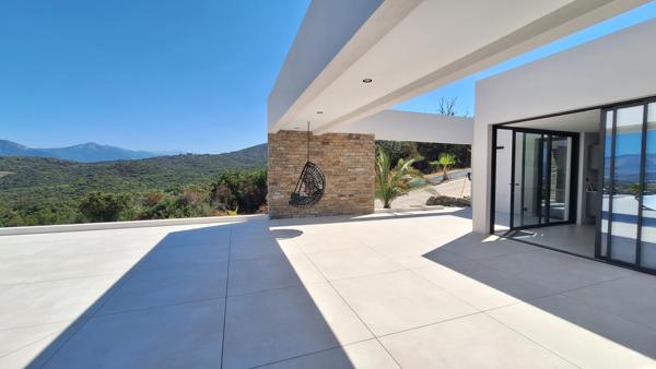 Propriété contemporaine récente avec vue mer et piscine – Porticcio Grosseto-Prugna (20128)