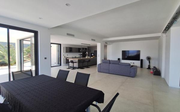 Propriété contemporaine récente avec vue mer et piscine – Porticcio Grosseto-Prugna (20128)