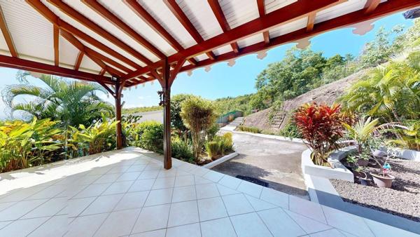 Magnifique villa T5, avec piscine et vue mer.