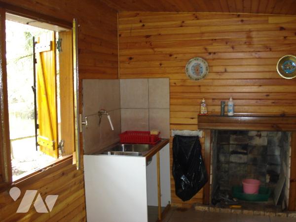 Belle propriété de loisirs et de pêche, très bien entretenue sur 46 a 51ca avec un étang de 1900 m².