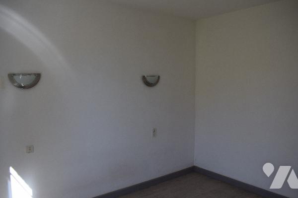 Maison de plain pied avec une partie en sous sol située à THEIL RABIER