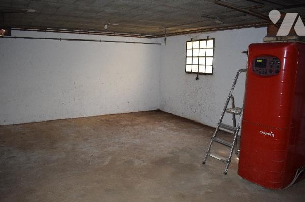 Maison de plain pied avec une partie en sous sol située à THEIL RABIER