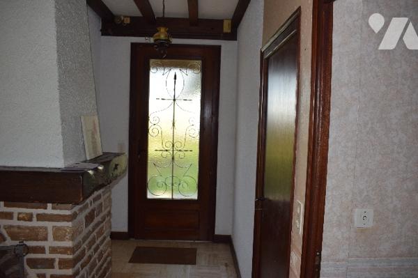 Maison de plain pied avec une partie en sous sol située à THEIL RABIER